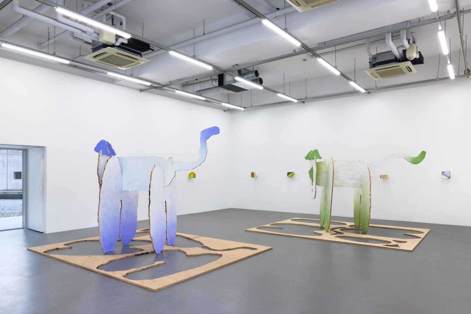 Leg — installation and artwork photograph 05, Photo by Shunta Inaguchi
