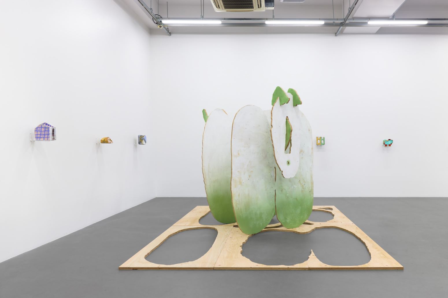 Leg — installation and artwork photograph 11, Photo by Shunta Inaguchi