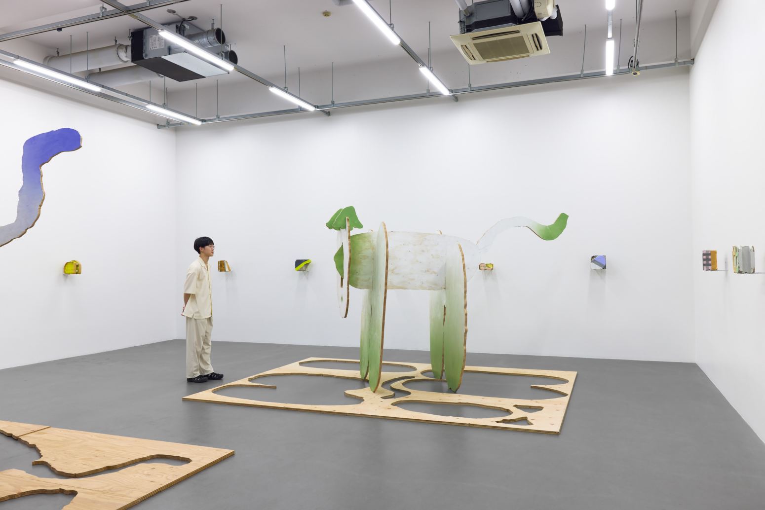 Leg — installation and artwork photograph 14, Photo by Shunta Inaguchi